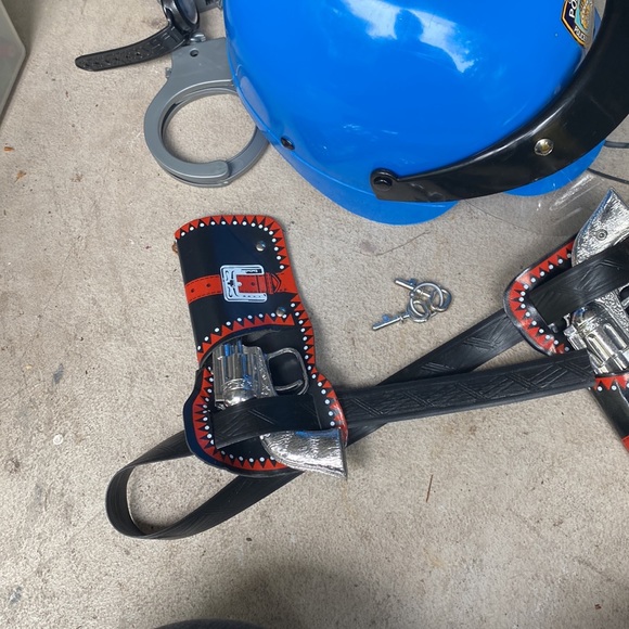 Vintage 1993 Police Play kit in Trunk - Picture 8 of 9